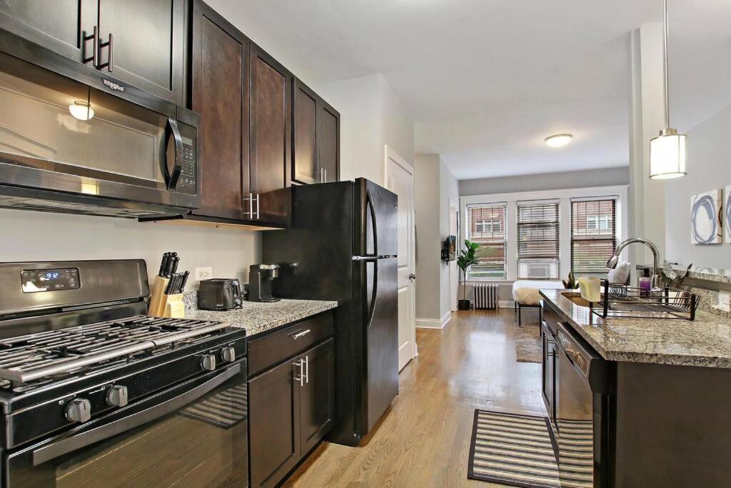 Modern Minimalist Studio Apt In Portage Park - Pensacola 3W Chicago Exterior foto